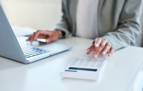 ¿Qué es el adelanto de nómina y por qué implementarlo en tu empresa?