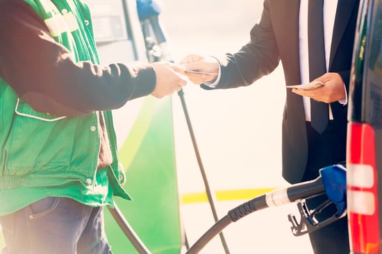Cómo dar vales de gasolina a mis empleados en México