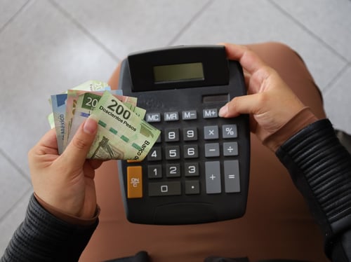 ¿Deben los salarios aumentar con la ...