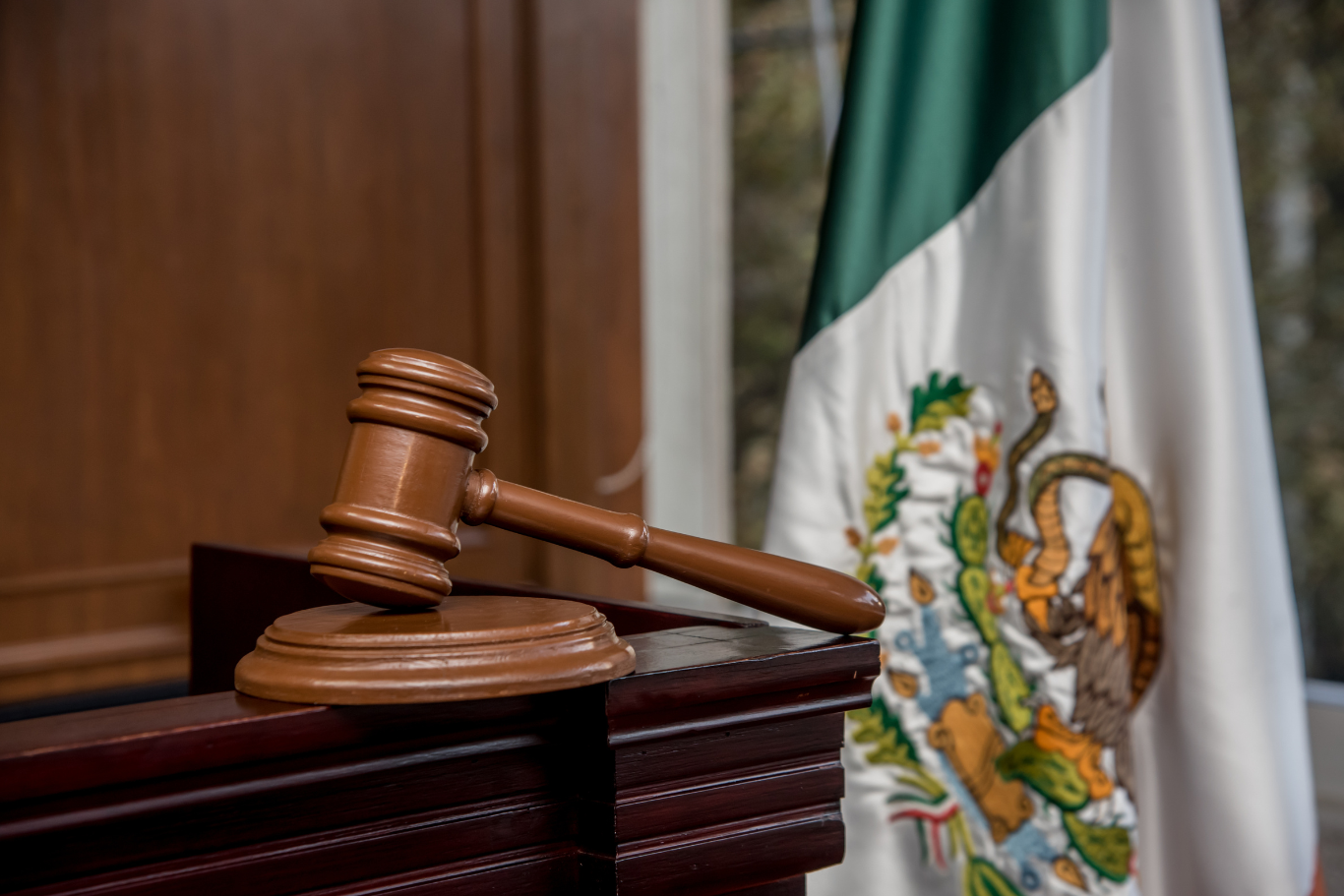 ¿Qué dice el artículo 27 de la LISR sobre prestaciones en vales?