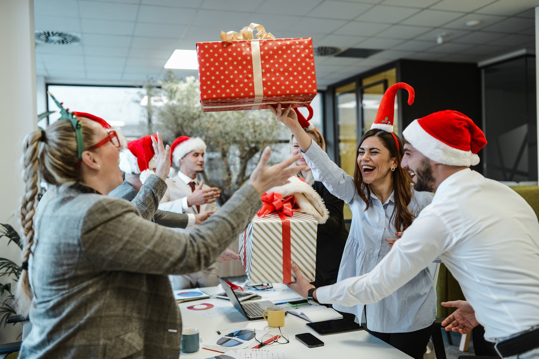 Regalos navideños para empleados: cómo elegir la mejor opción para tu empresa